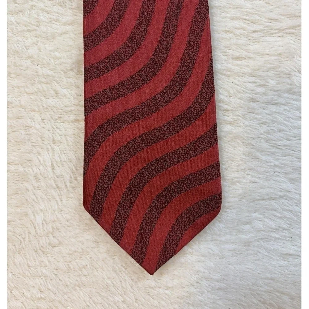 Lord Copley Red Wavy Swirl Vintage 60s‎ Woven France Silk Tie Mens OS Excellent